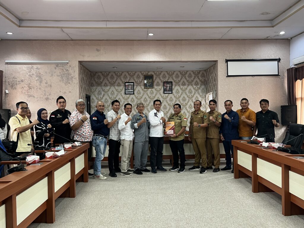 Foto Bersama Usai Hearing Jalan Sukawati DPRD Rejang Lebong 