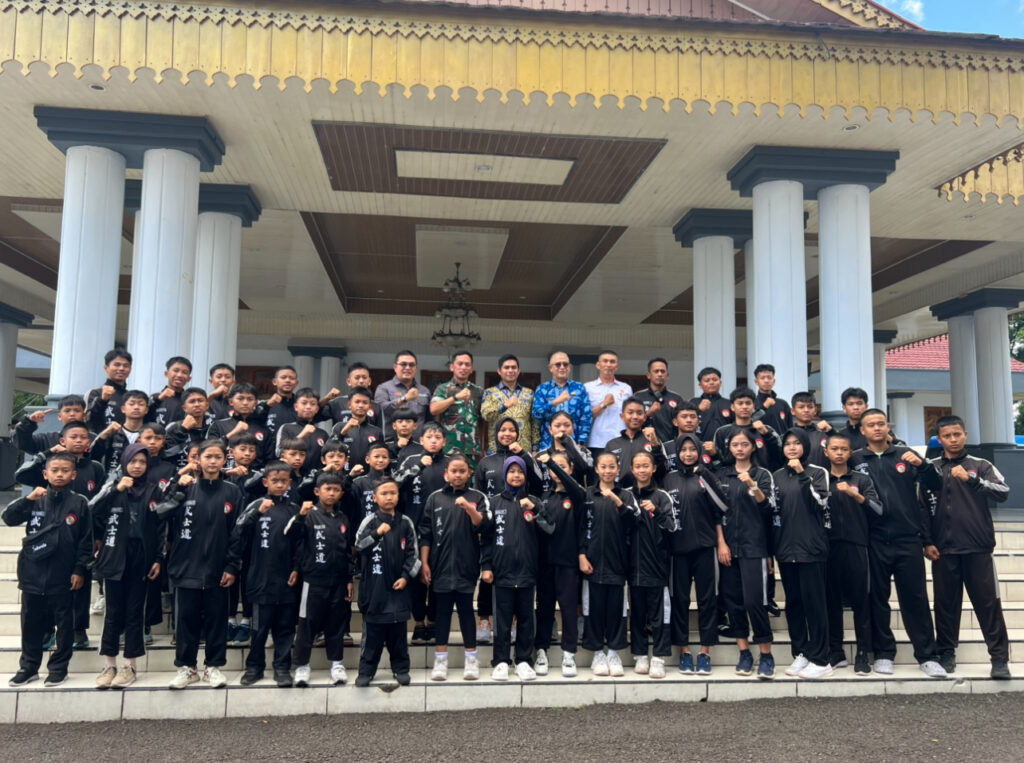 Wabup Lepas 52 Atlet Kontingen Karate Lemkari RL, Ikuti Karate Open Championship 2025 Piala Ketua DPRD Provinsi Bengkulu